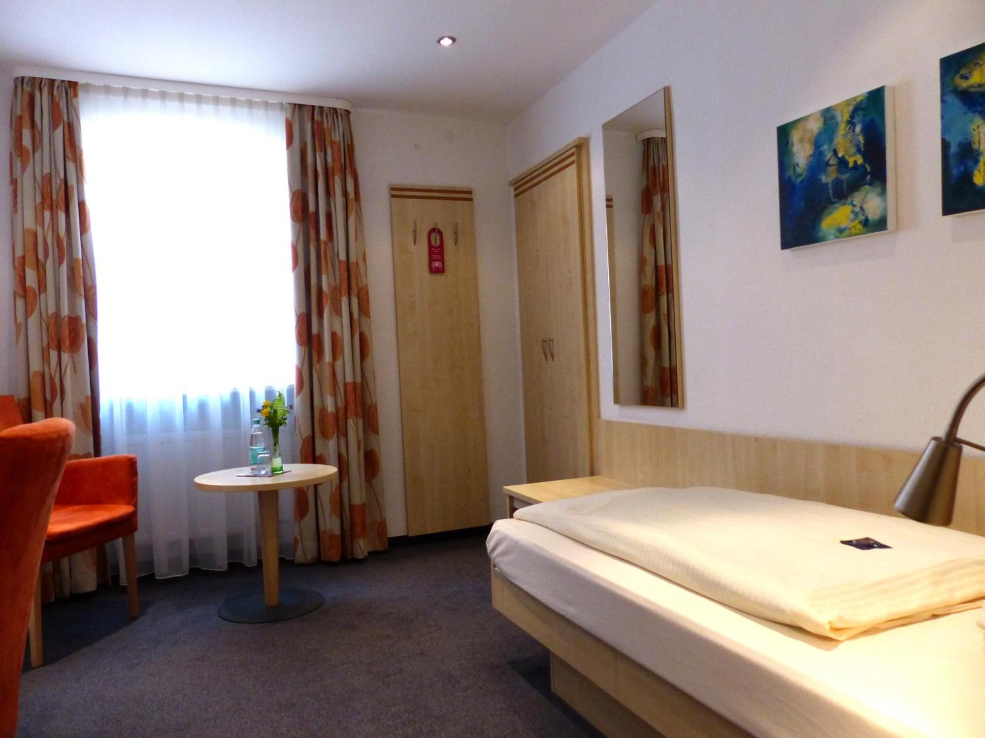 Hasi'S Hotel Grafing エクステリア 写真